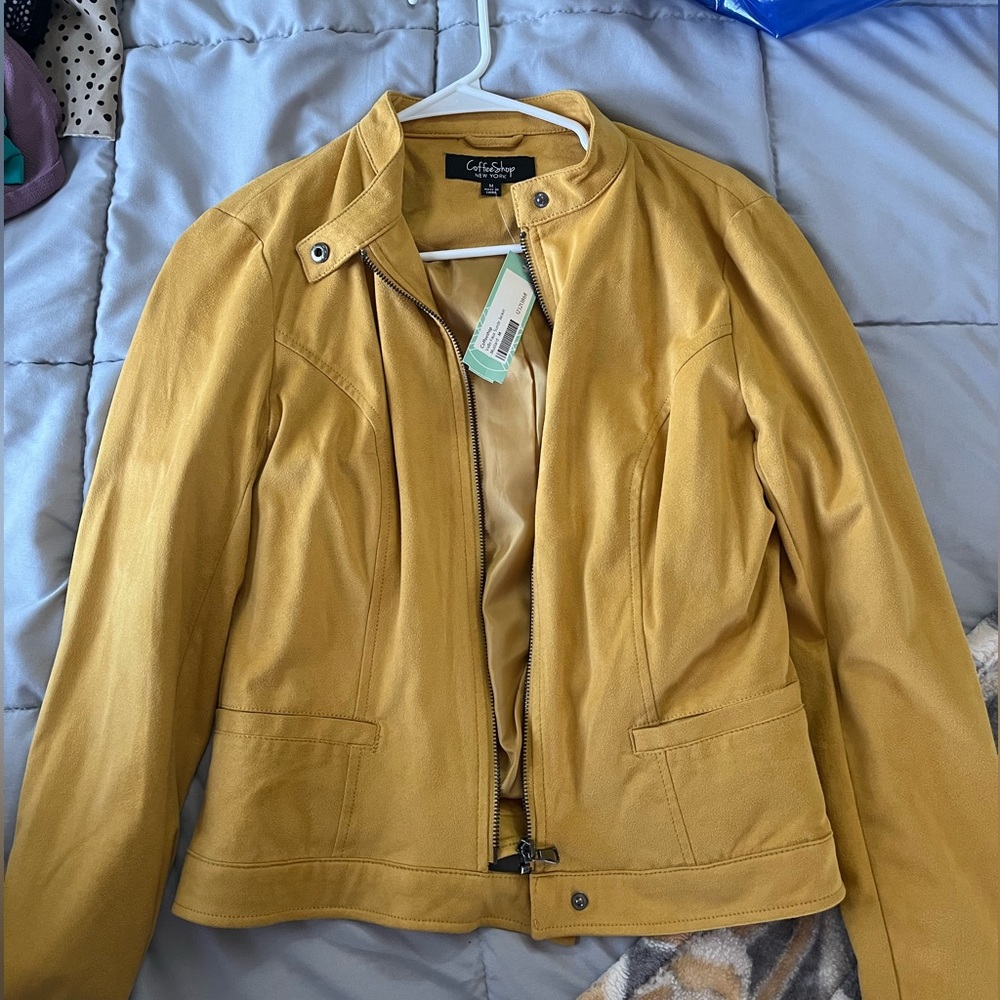 Coffee shop, New York mustard, yellow jacket, size medium